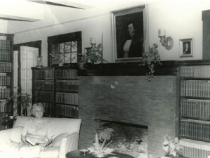 Jane-Burges-in-living-room-1954